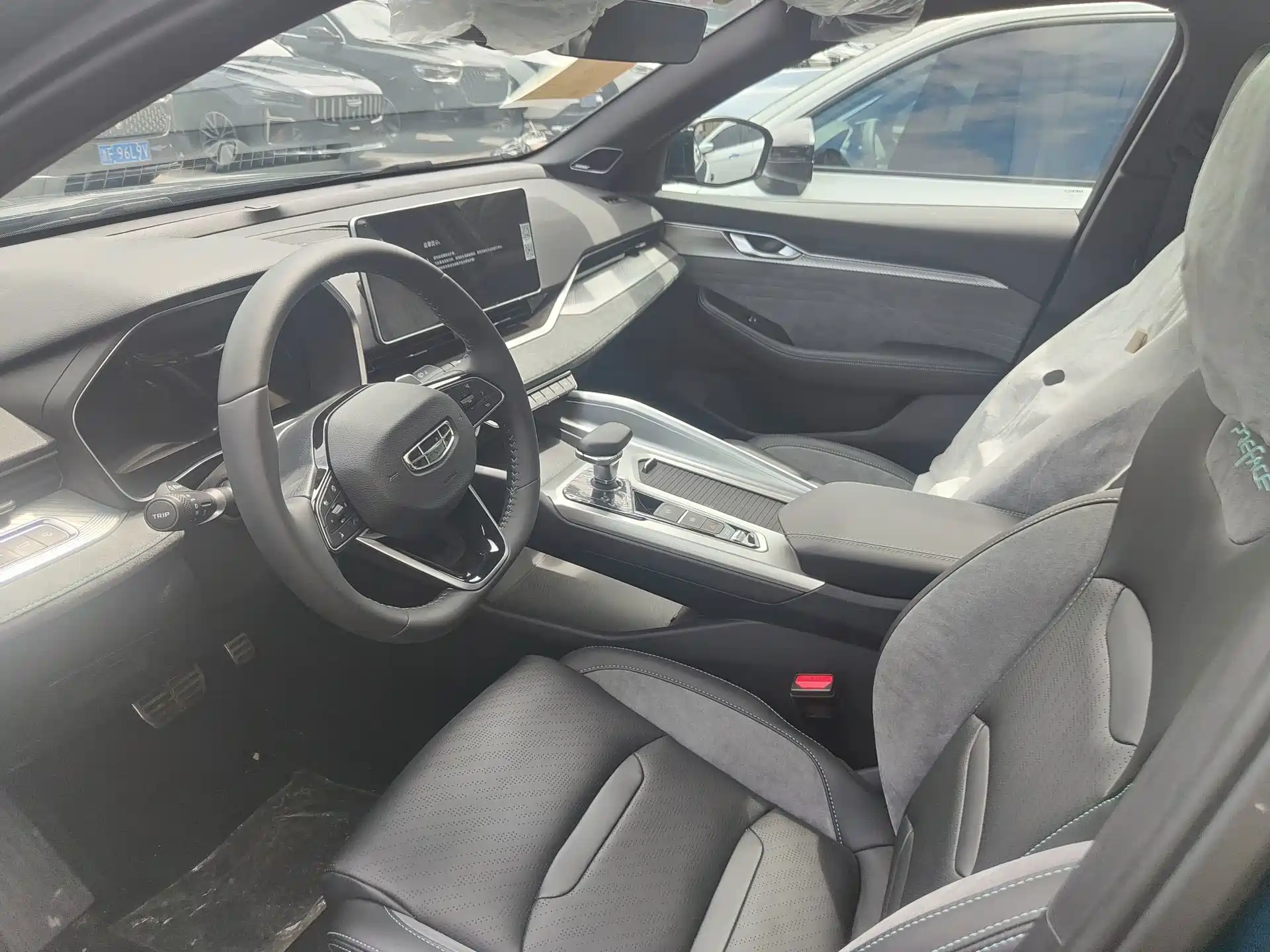 Фото 4 - Geely Preface