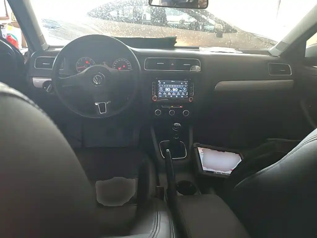 Volkswagen Sagitar 2014 Facelift 1.6L Manual Comfort фото 10