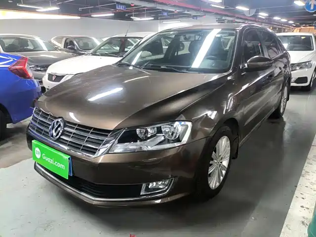  Volkswagen Lavida Tour 2013 1.6L Manual Comfort