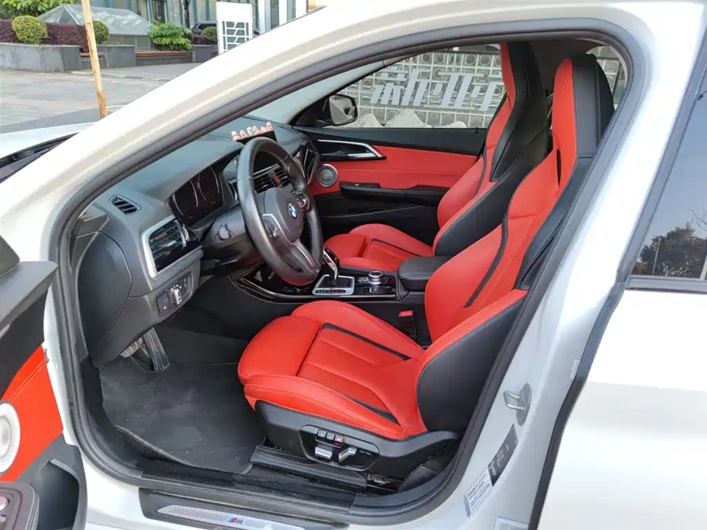 BMW 1 Series 2021 125i M Sport Black Night Edition фото 4