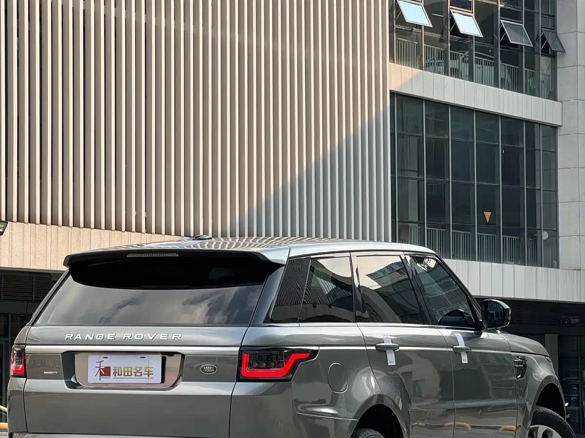Фото 9 - Land Rover Range Rover Sport