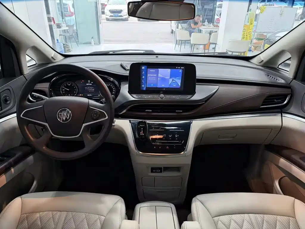 Фото 19 - Buick GL8