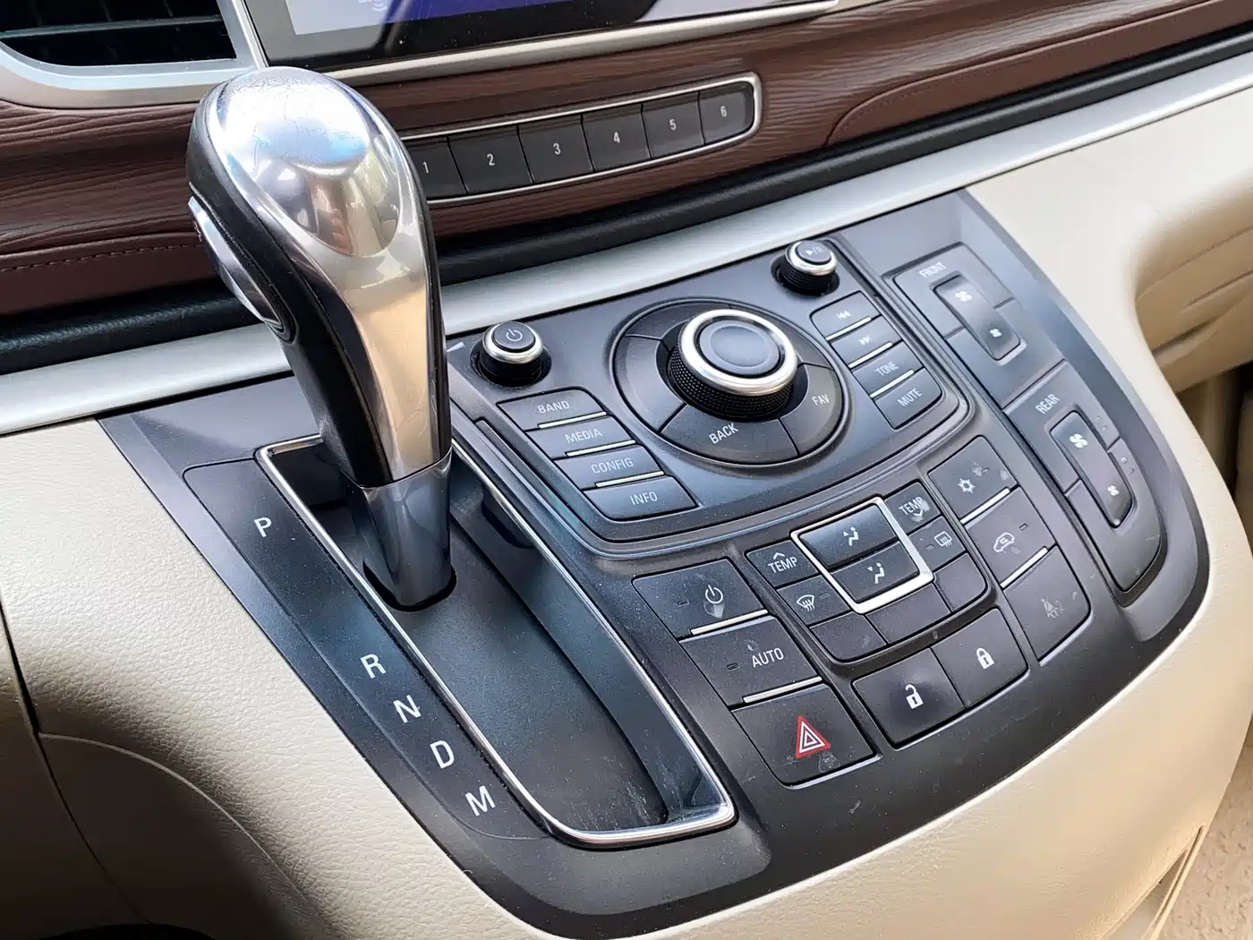Buick GL8 2015 2.4L Luxury Business Exclusive Edition фото 14