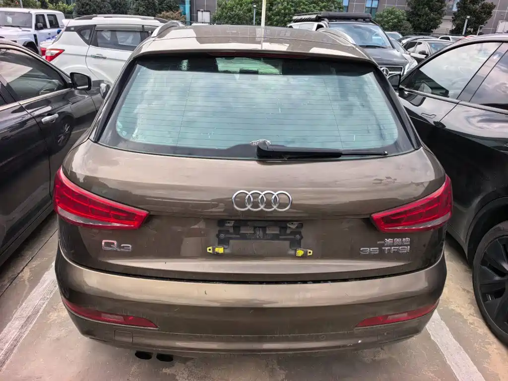 Photo 5 - Audi Q3