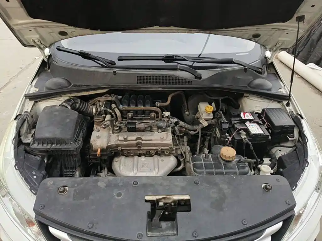 Photo 3 - Baojun 310