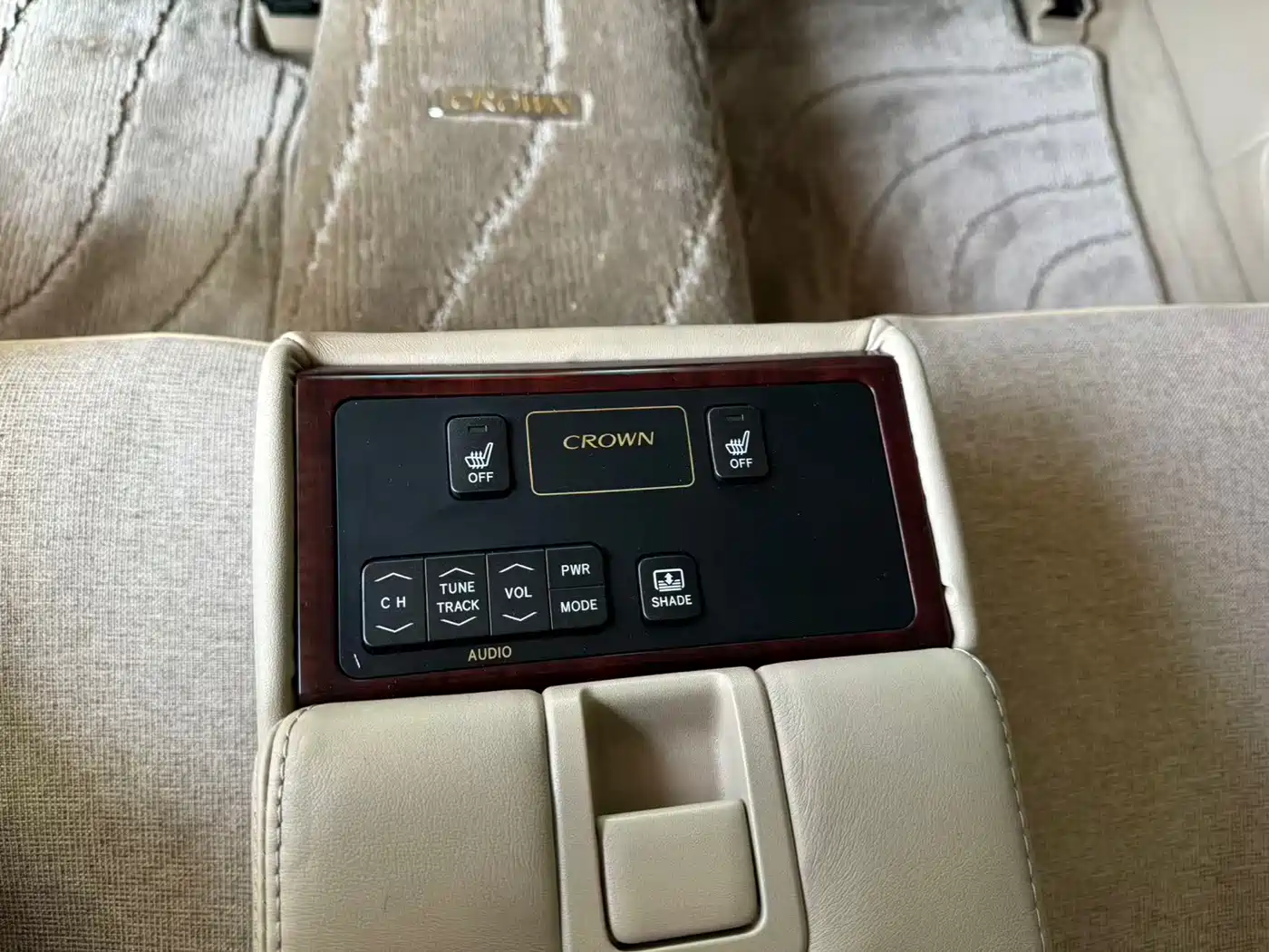 Toyota Crown 2012 2.5L Royal Navigation Edition фото 16