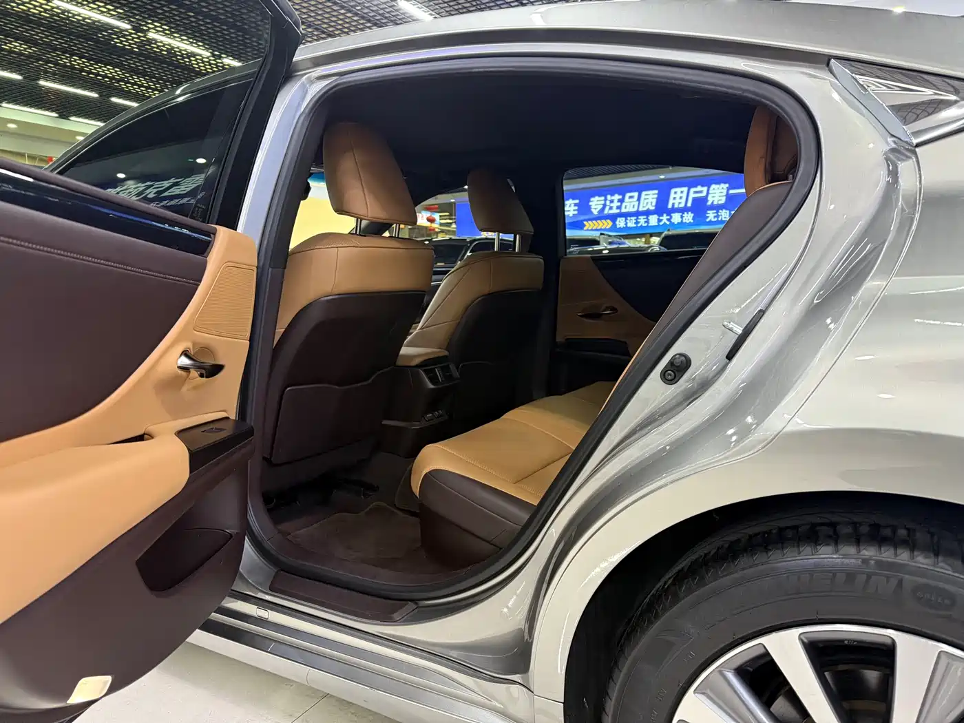 Lexus ES 2020 Model 300h Excellence Edition фото 7