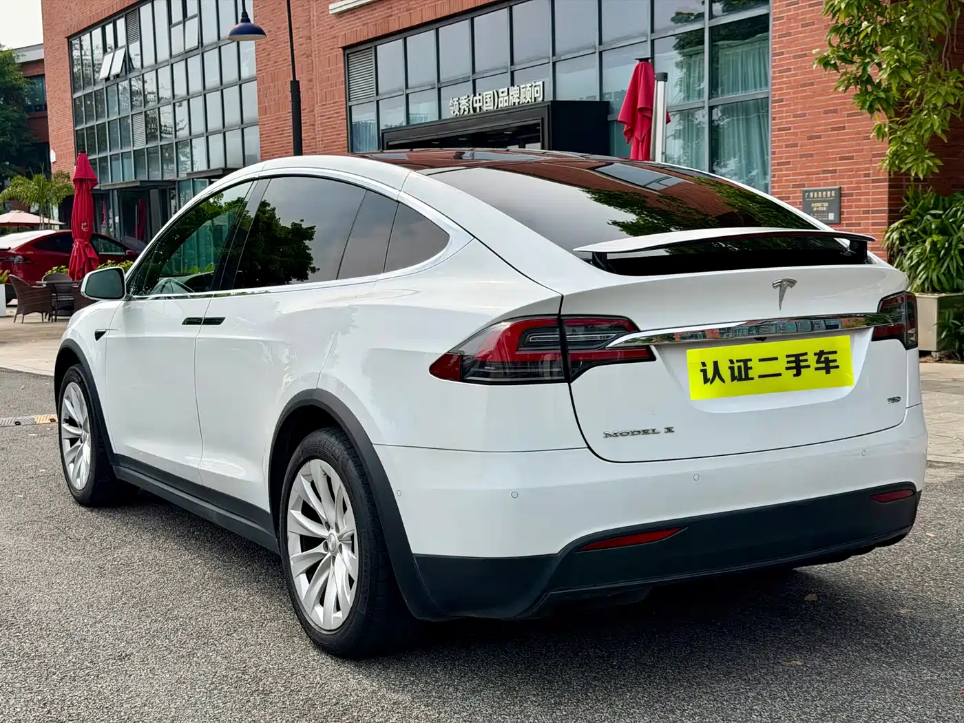TESLA MODEL X