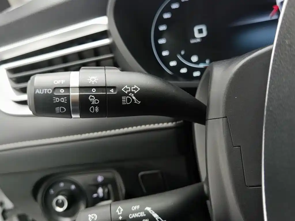 Фото 21 - Roewe i5
