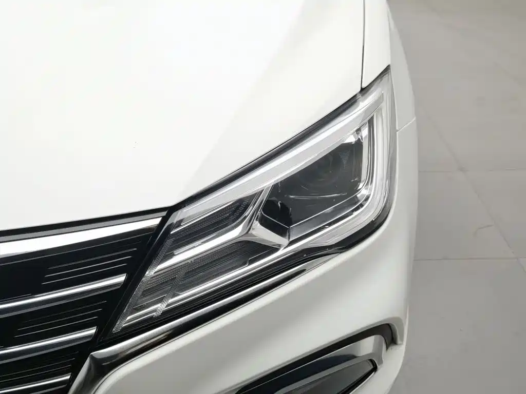 Фото 7 - Roewe i5