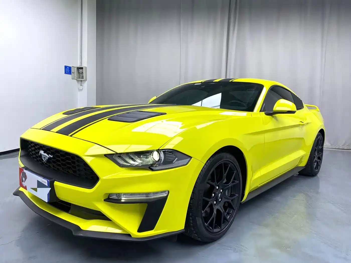 FORD MUSTANG
