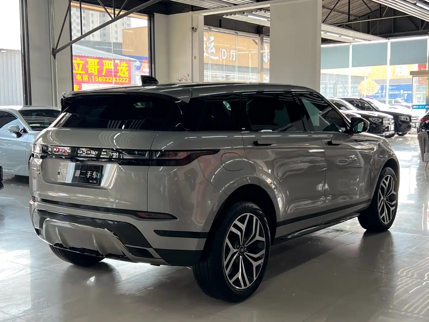 Land Rover Range Rover Evoque 2022 Range Rover Evoque L 249PS R-Dynamic Luxury Edition фото 4