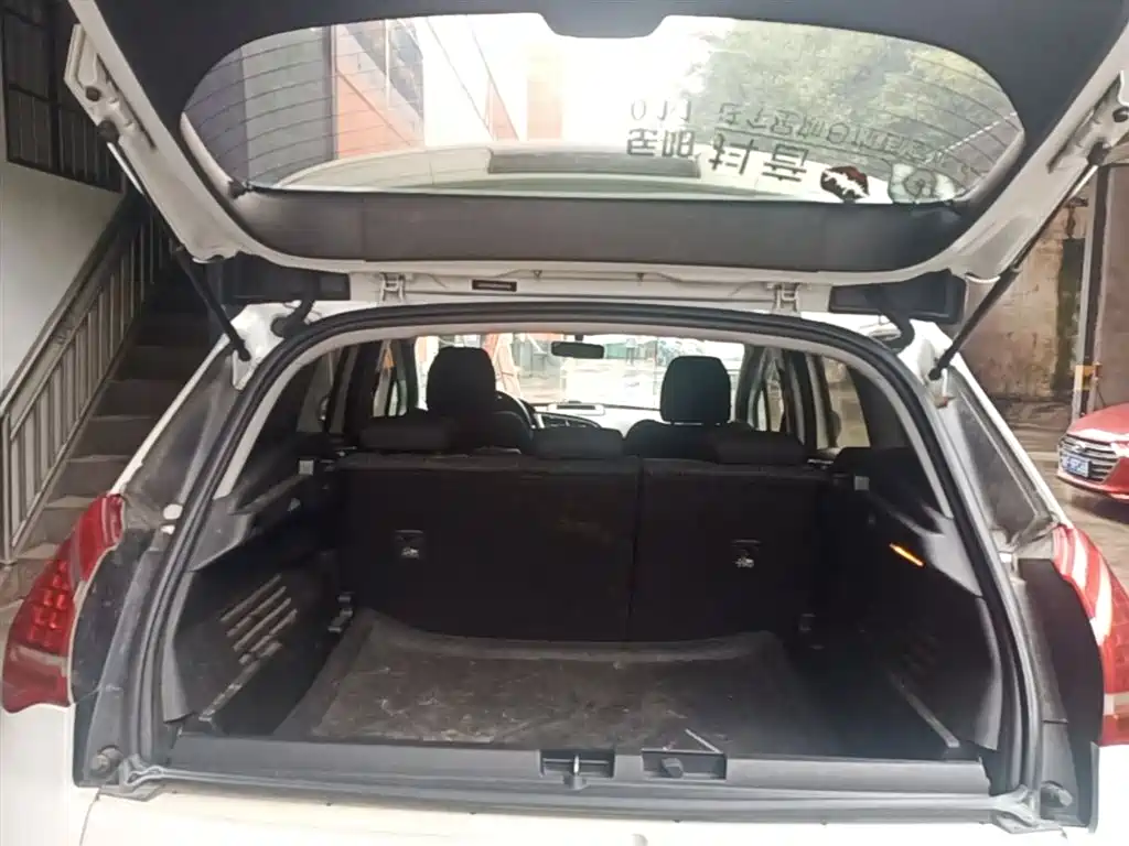 Peugeot 3008 2015 2.0L Automatic Classic Edition фото 19