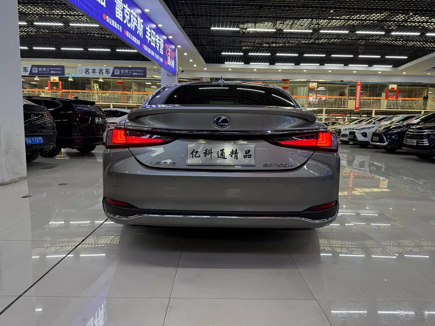 Lexus ES 2020 Model 300h Excellence Edition фото 4