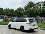Photo 4 - Toyota Sienna