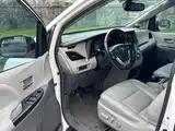 Photo 7 - Toyota Sienna