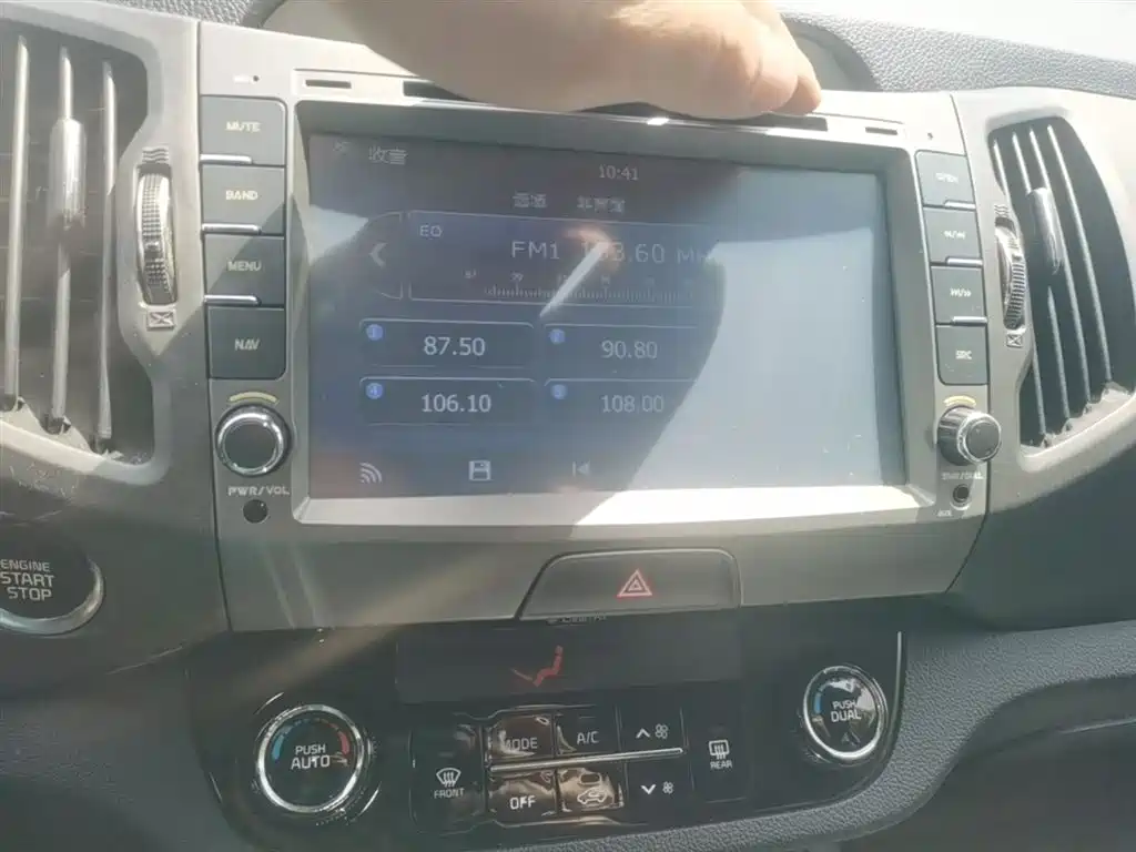 Kia Sportage 2015 2.0L Automatic 2WD DLX фото 13