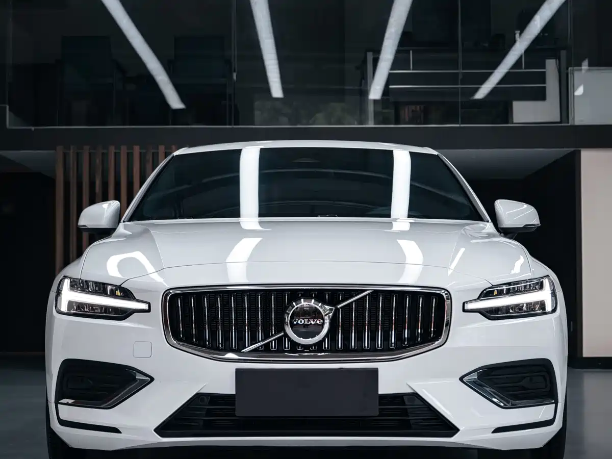 Volvo S60 2025 2025 B4 Smart Luxury Edition
