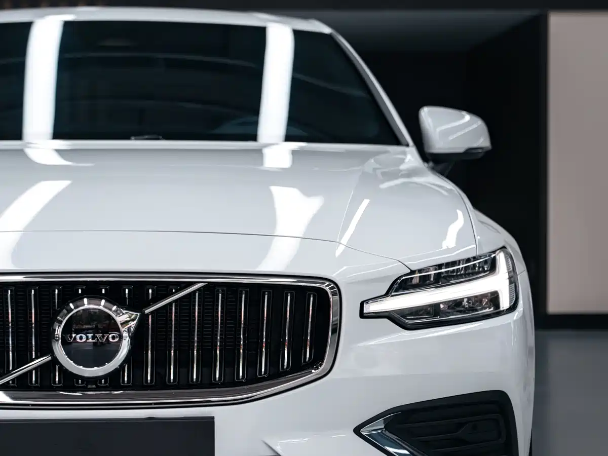 Volvo S60 2025 2025 B4 Smart Luxury Edition