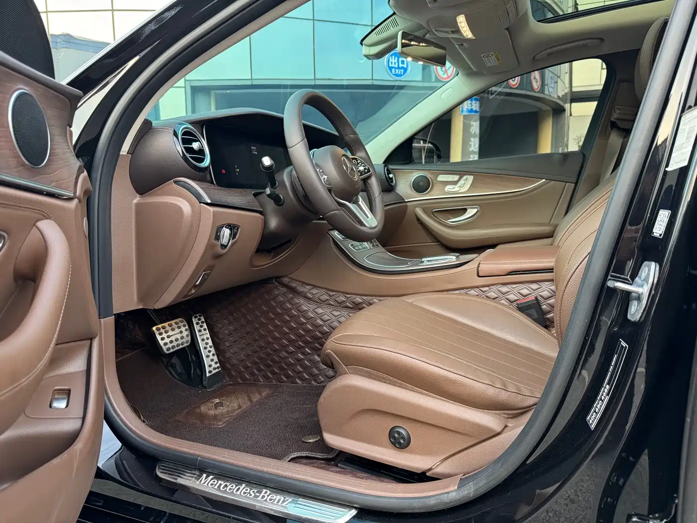 Mercedes-Benz E-Class 2019 E 300 L Fashion фото 9