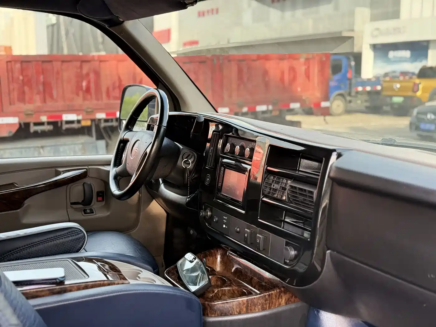 GMC Savana 2016 2014 6.0L Long Wheelbase Leader Edition