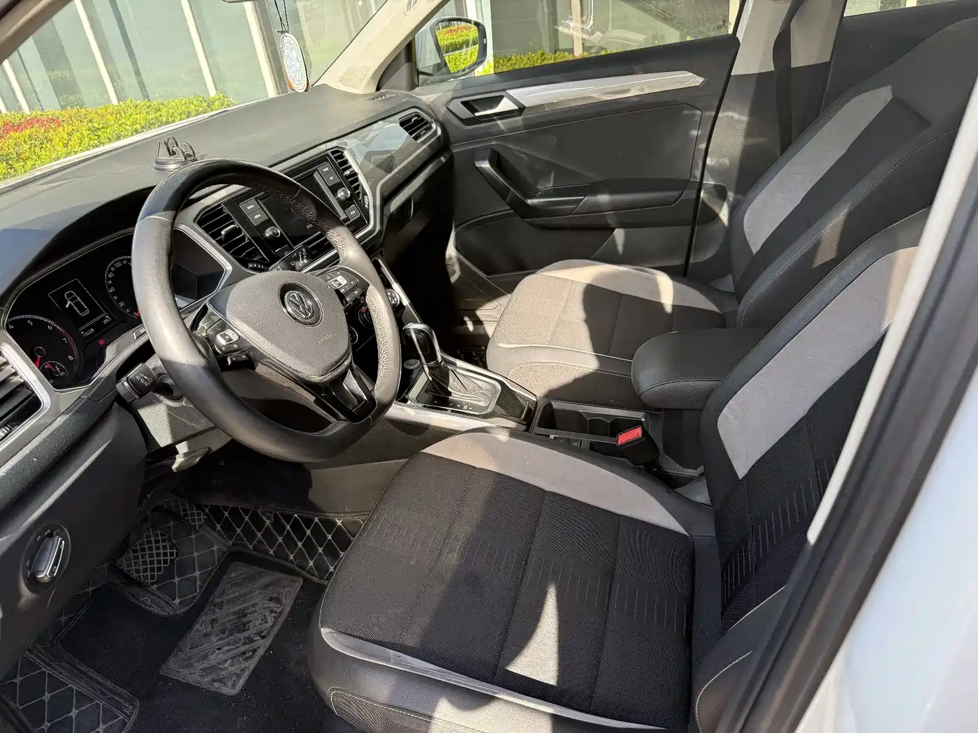 Volkswagen T-ROC 2020 230TSI DSG 2WD Progressive фото 4