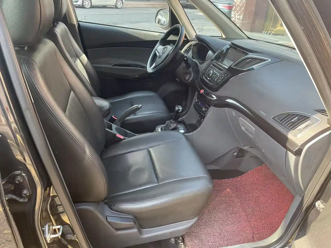 JAC Motors Refine M2 2014 2013 1.8L Automatic Luxury 5-seater