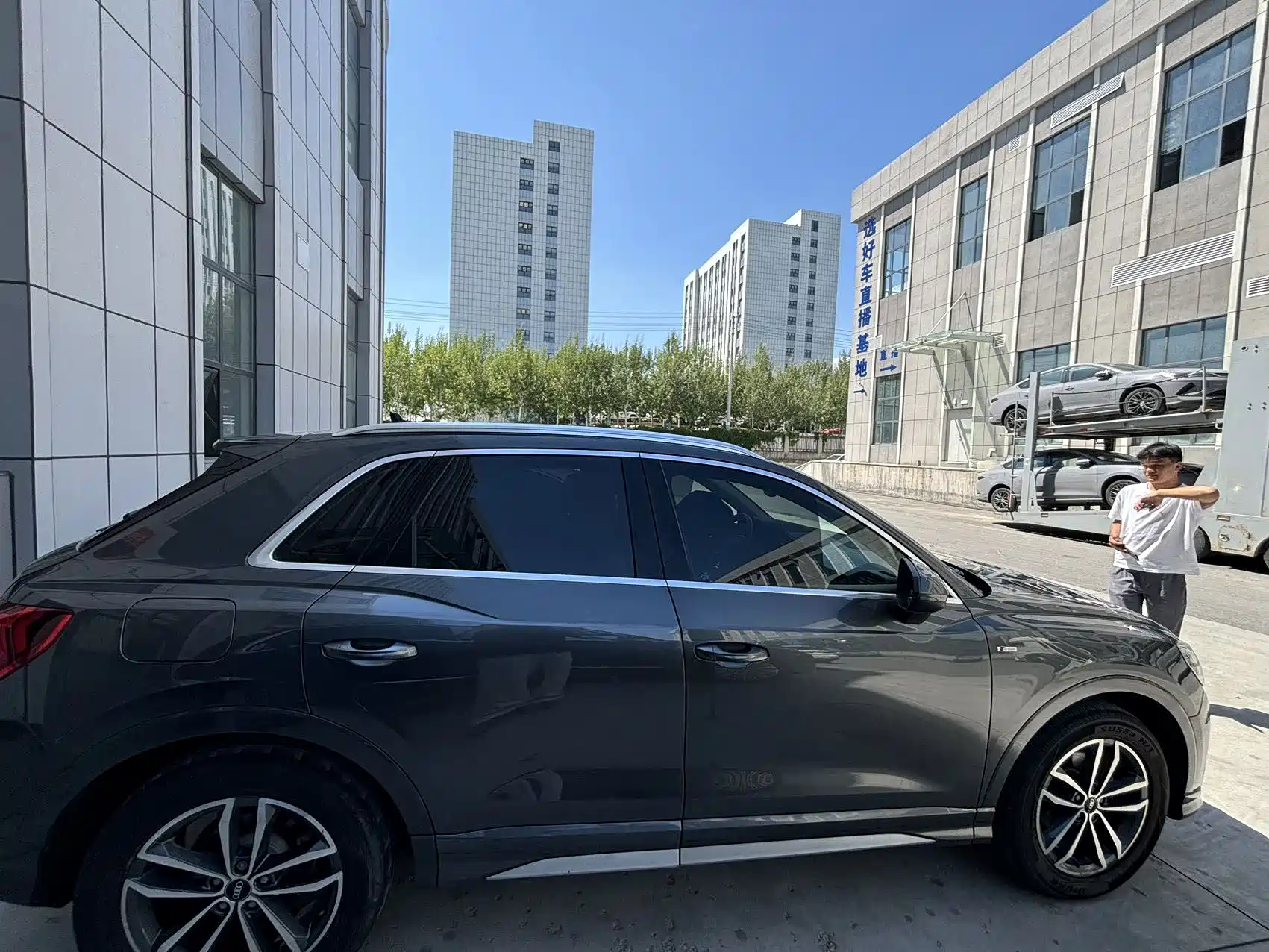 Photo 4 - Audi Q3