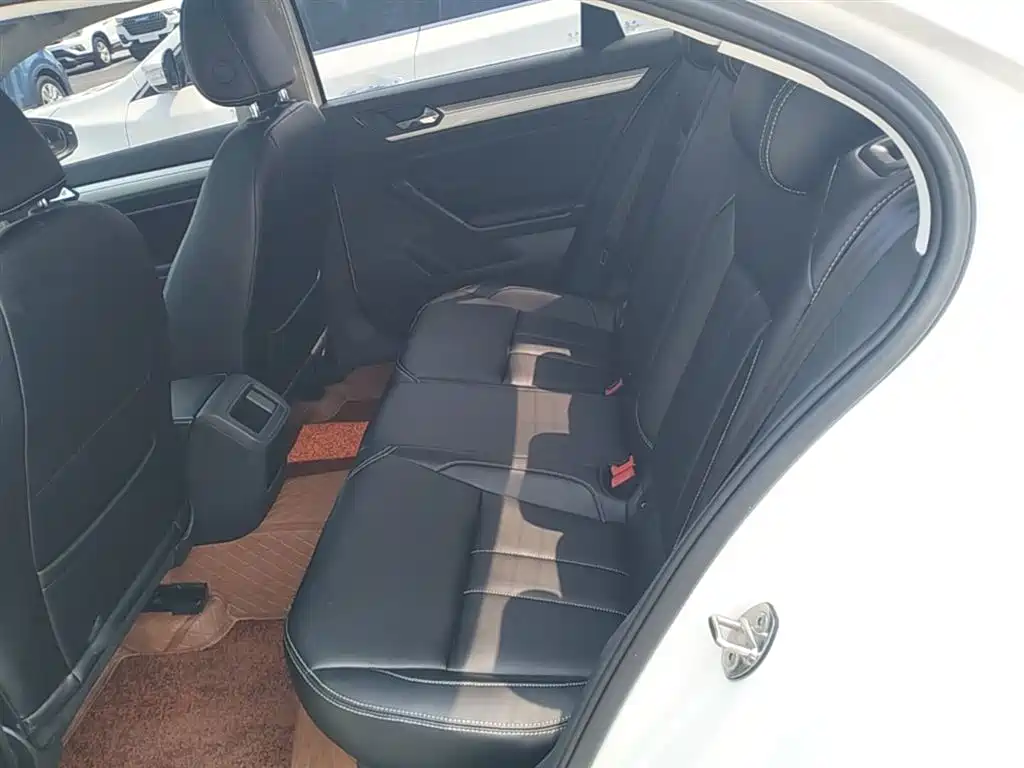 VOLKSWAGEN LINGDU