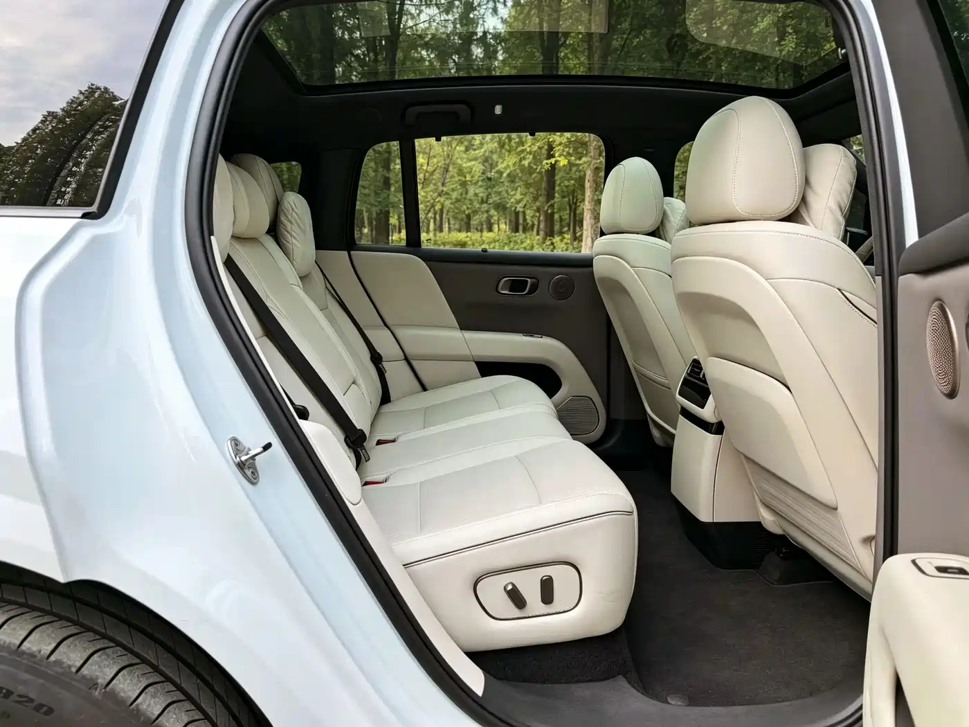Li Auto i6 2026 2025 2WD Base Model