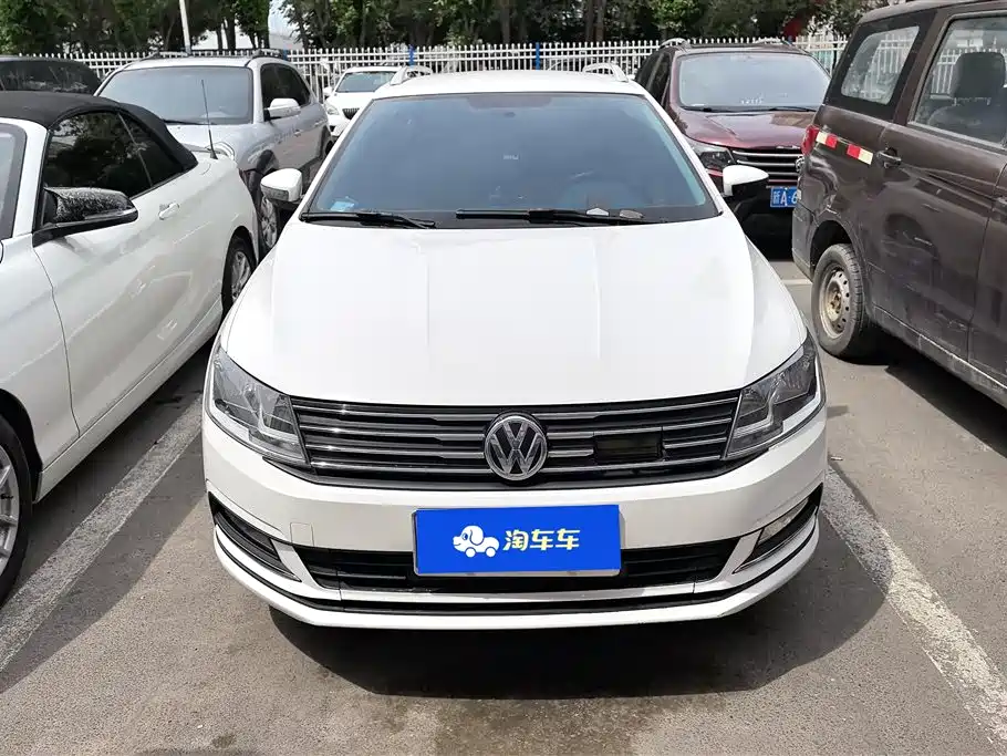 Volkswagen Lavida Tour 2015 1.6L Automatic Trend Edition фото 2
