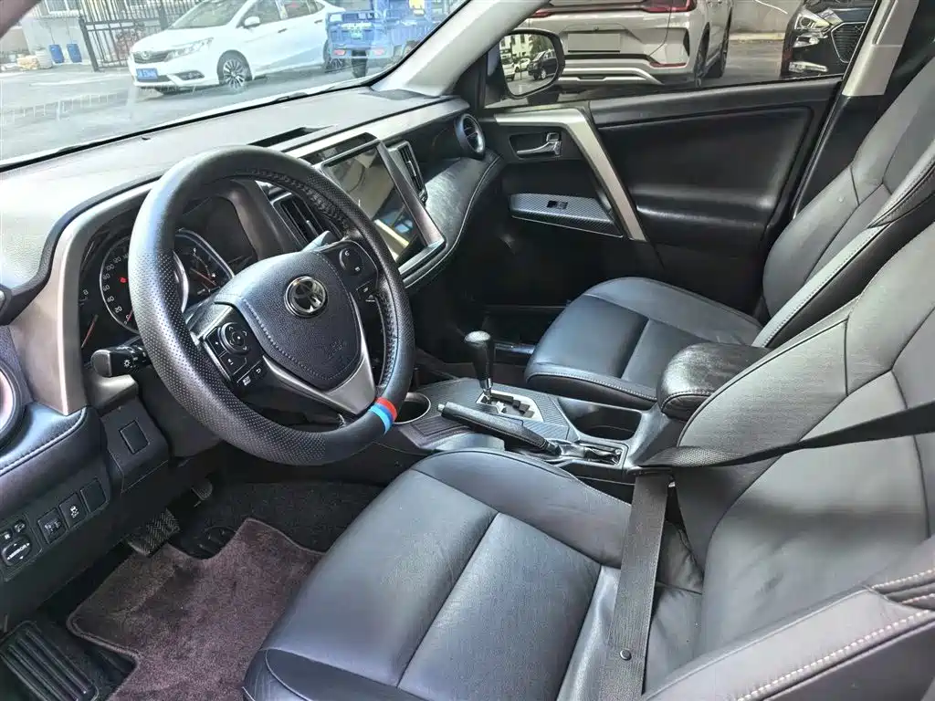 Toyota RAV4 Rongfang 2015 2.0L CVT 4WD Pioneer Edition фото 7