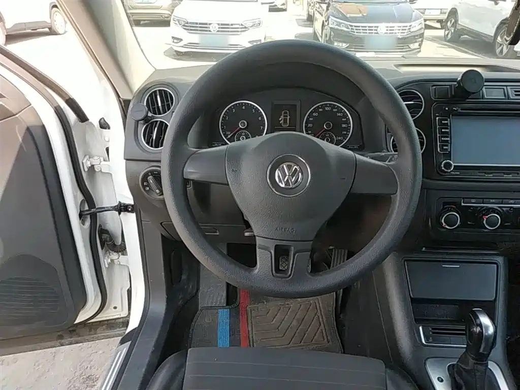 Volkswagen Tiguan 2015 1.8TSI Automatic 2WD Trendline фото 11