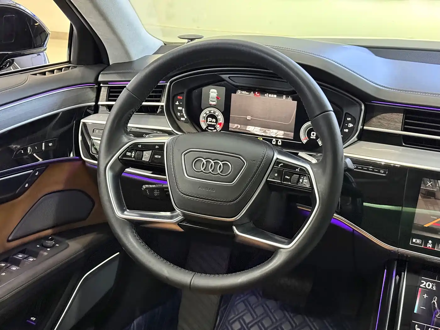 Photo 5 - Audi A8