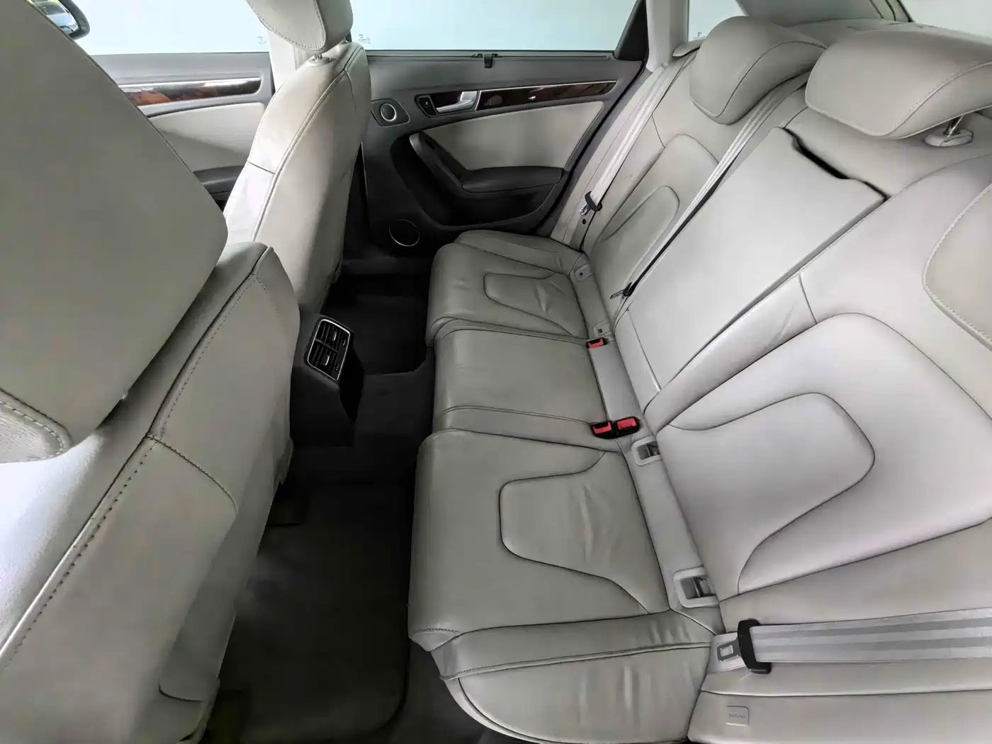 Audi A4L 2011 2.0 TFSI Comfort фото 13