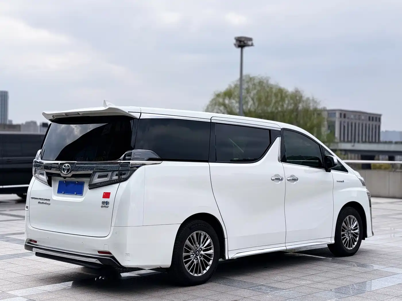 Toyota Vellfire 2021 Crown Hybrid 2.5L HV Supreme Edition фото 5