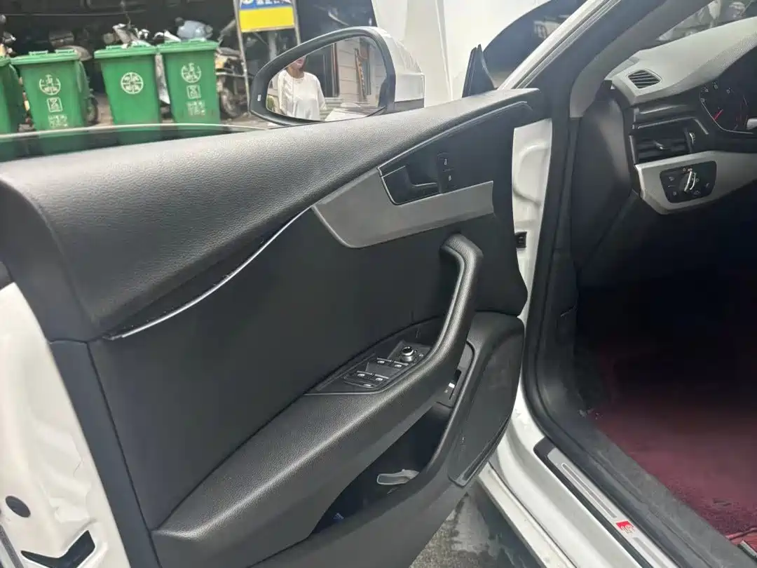 Photo 4 - Audi A5 (Import)