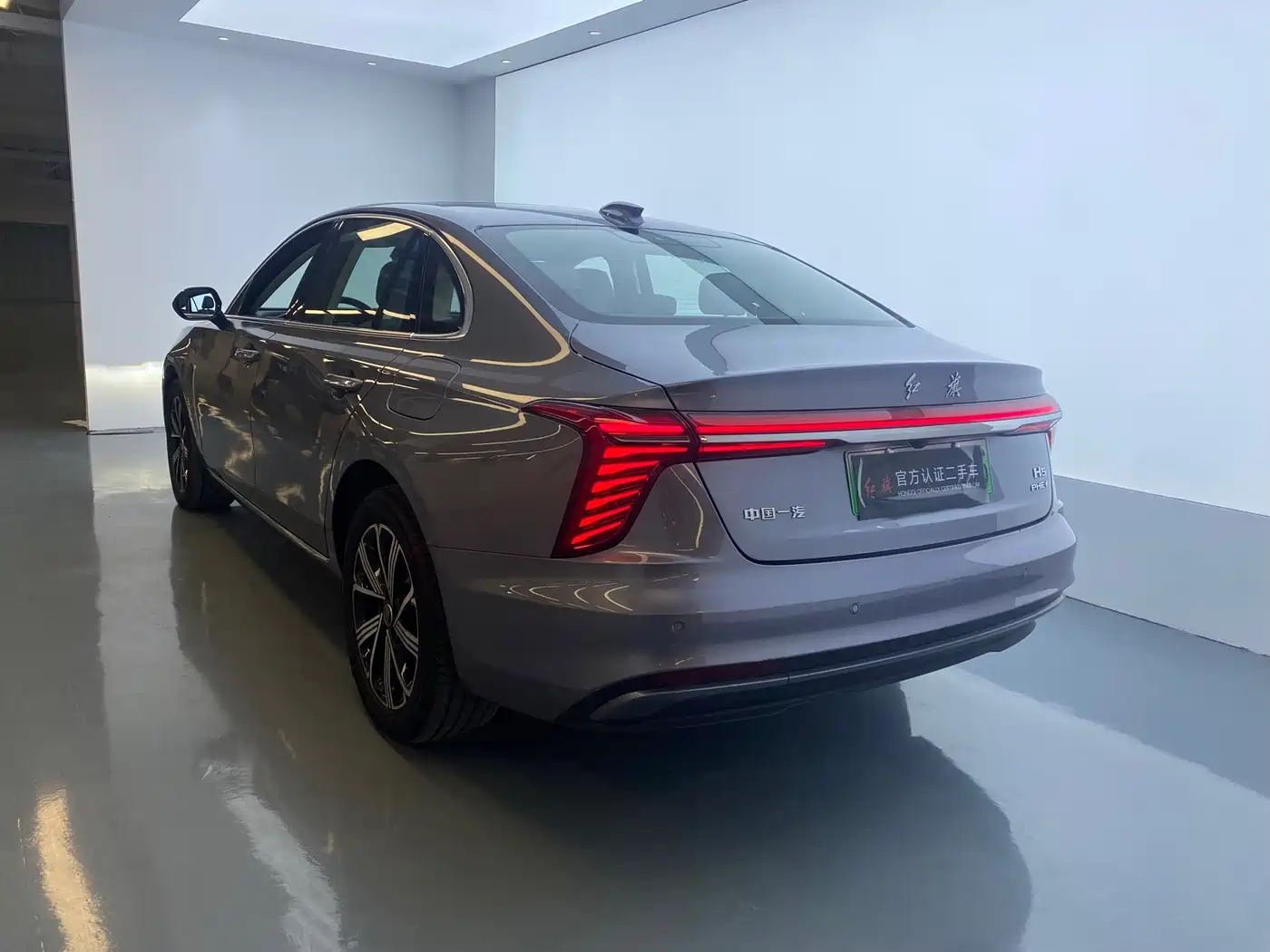 Hongqi H5 PHEV 2025 170 Super Hybrid Edition фото 15