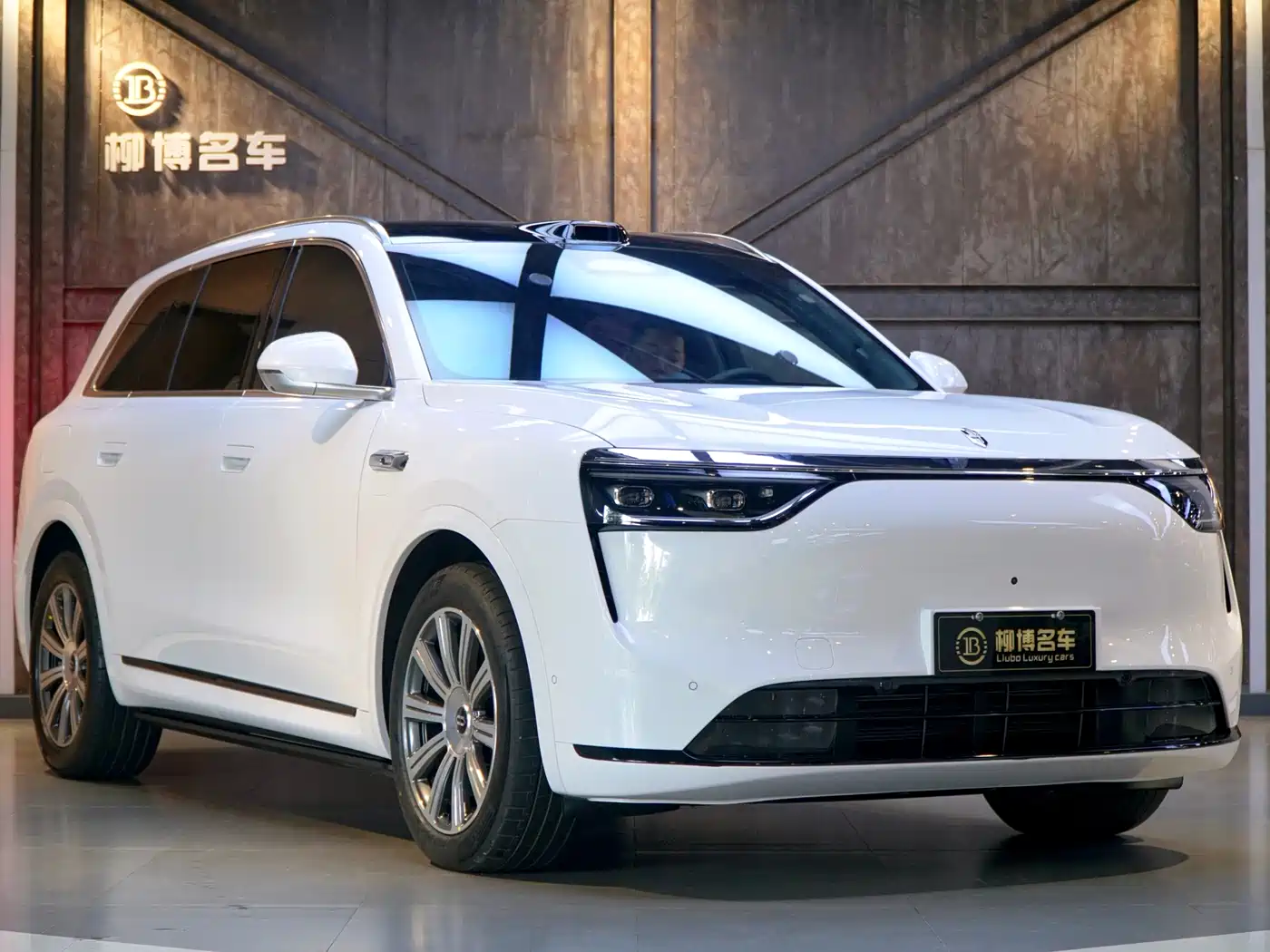 AITO Wenjie AITO M8 2025 Range Extender Max+ Edition 53.4kWh 5-seater фото 24