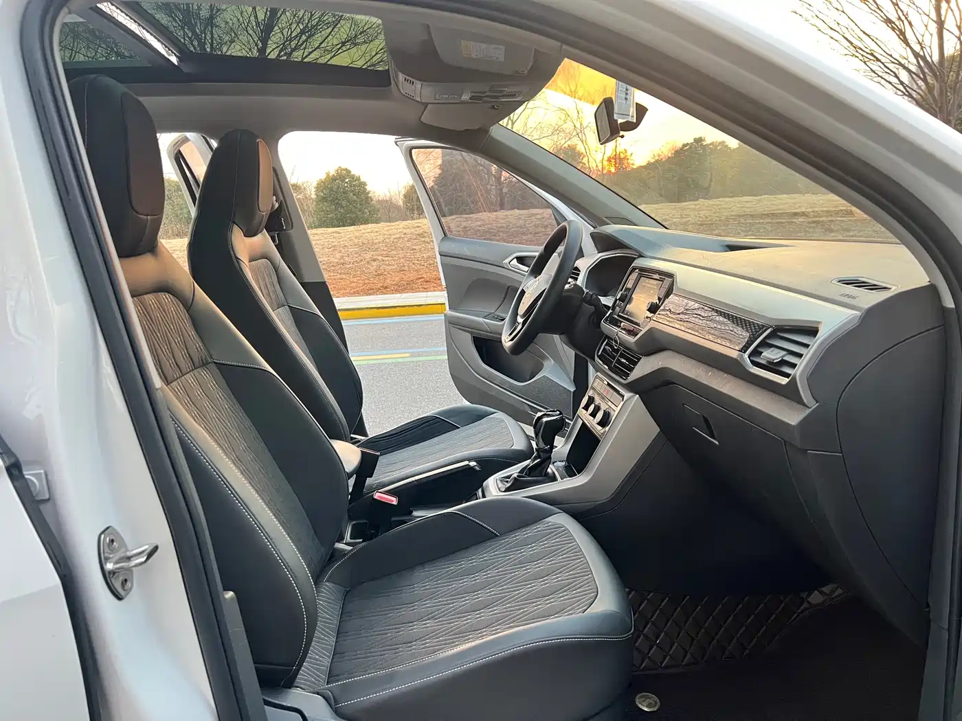 Volkswagen T-Cross 2020 1.5L Automatic Comfort Edition фото 11