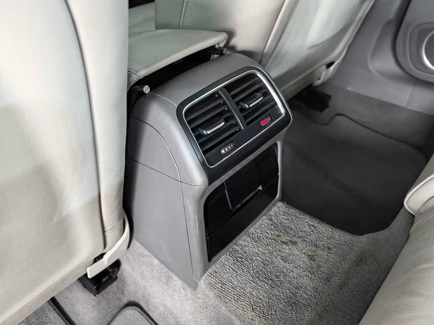 Audi A4L 2011 2.0 TFSI Comfort фото 11