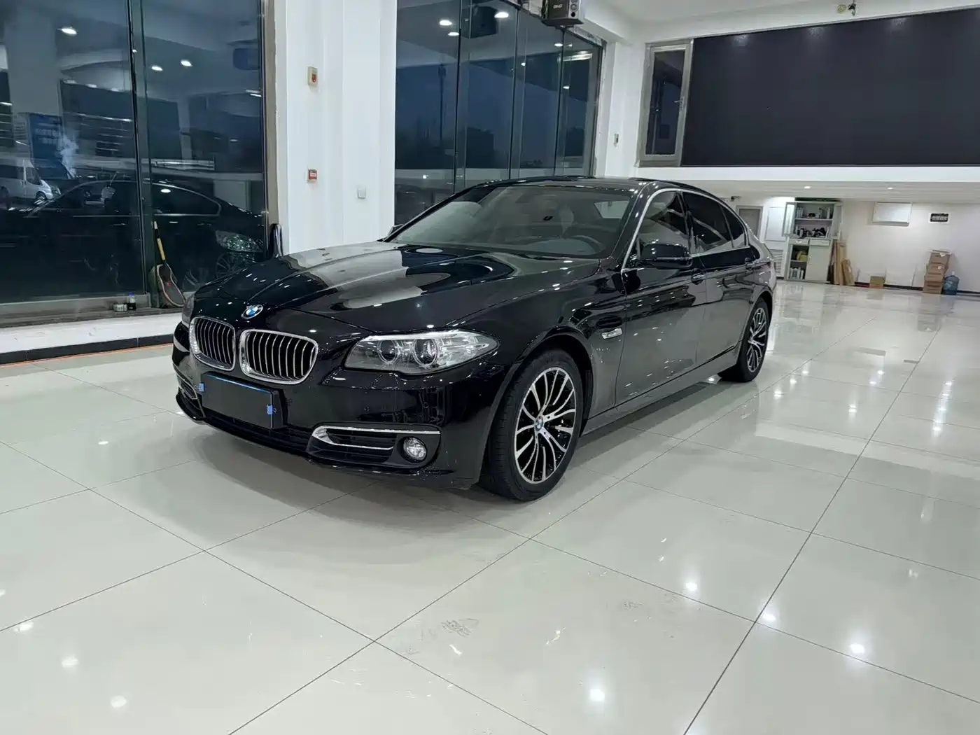 BMW 5 Series 2014 525Li Luxury Design Package