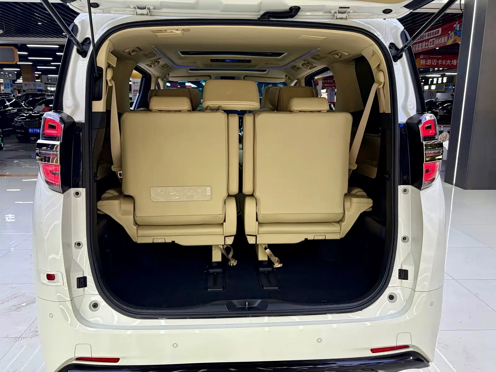 Фото 10 - Toyota Vellfire