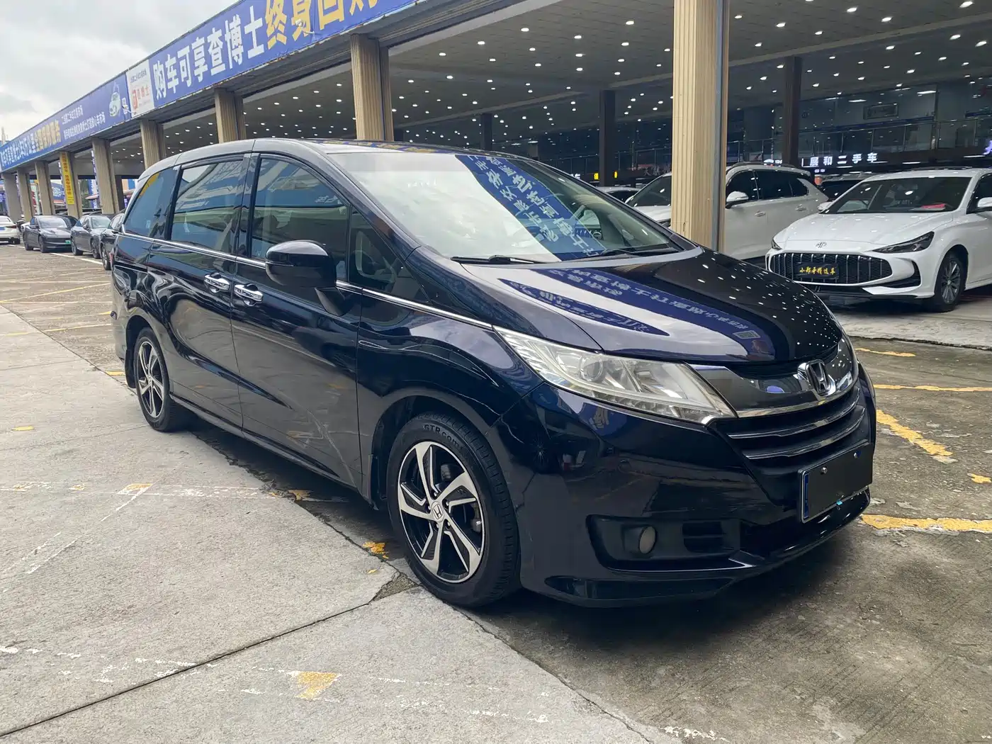 Photo 2 - Honda Odyssey