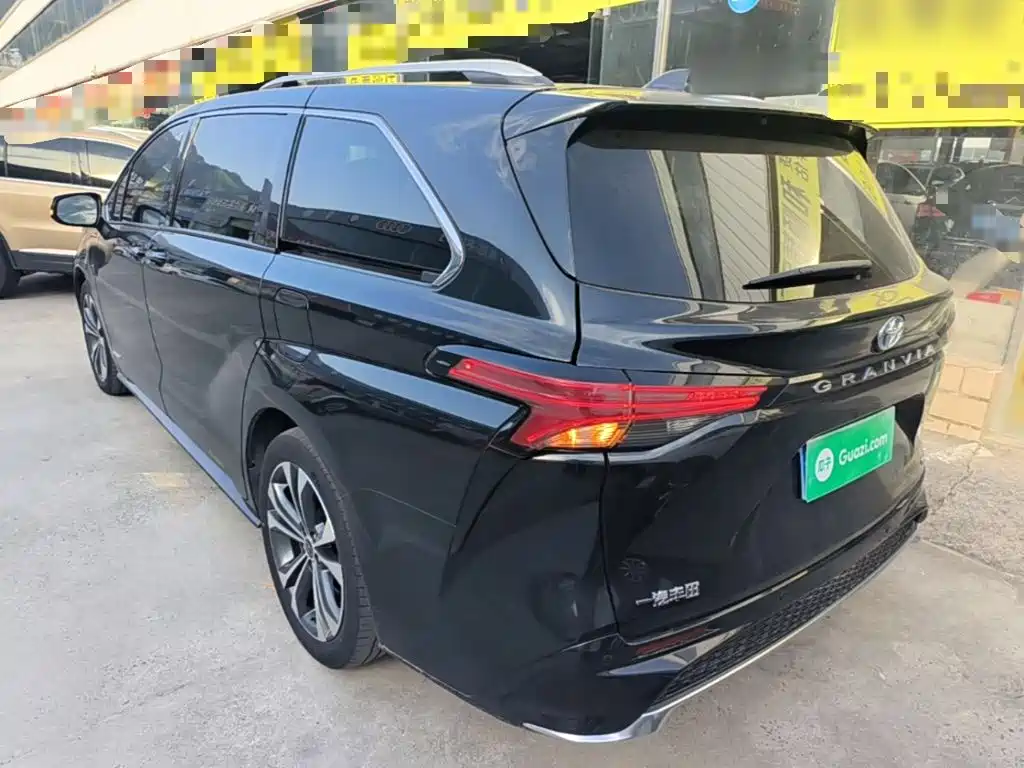 Фото 5 - Toyota Granvia