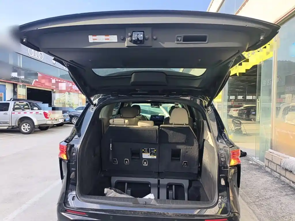 Фото 19 - Toyota Granvia