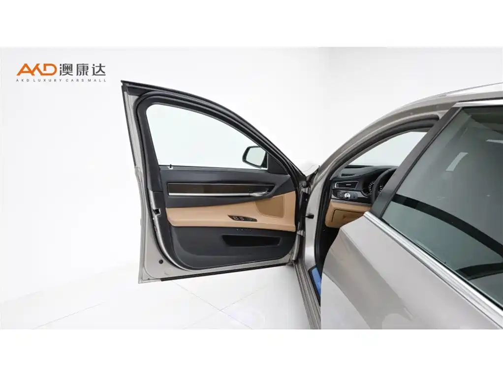 BMW 7 Series 2013 Model 730Li Luxury фото 10