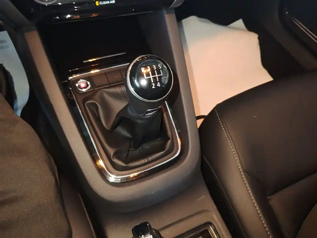 Volkswagen Sagitar 2018 1.6L Manual Comfort фото 14