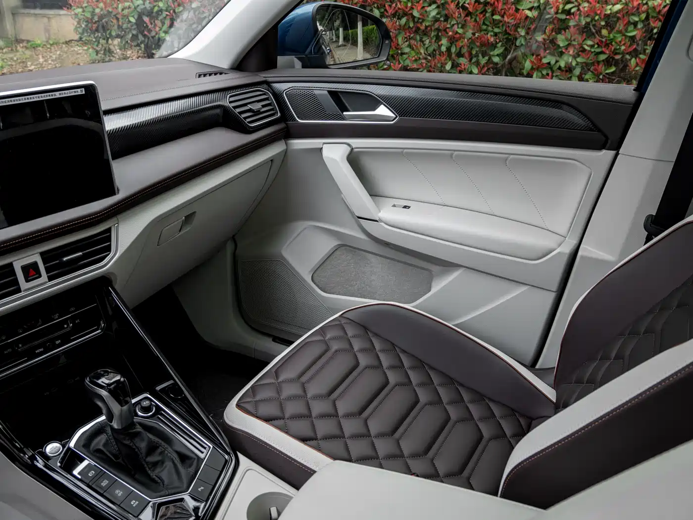 Volkswagen Tayron 2023 330TSI 2WD Luxury Plus Advanced Edition фото 8