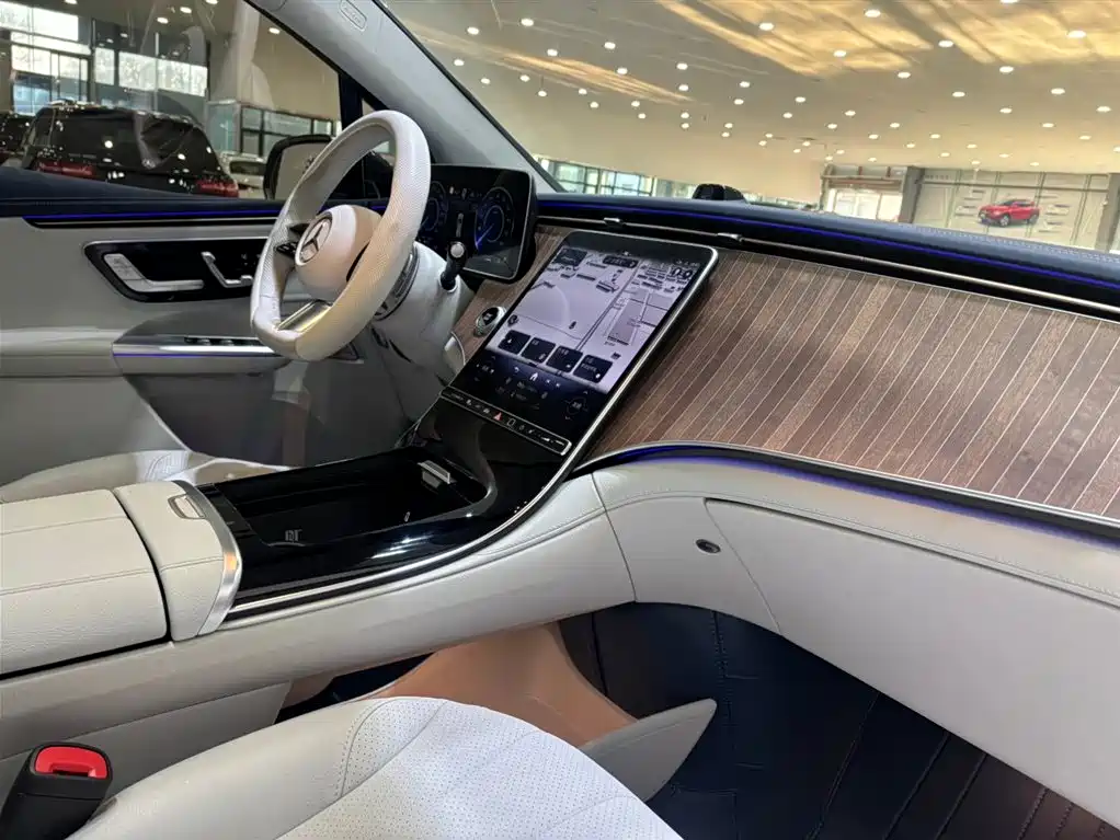 MERCEDES-BENZ EQE SUV